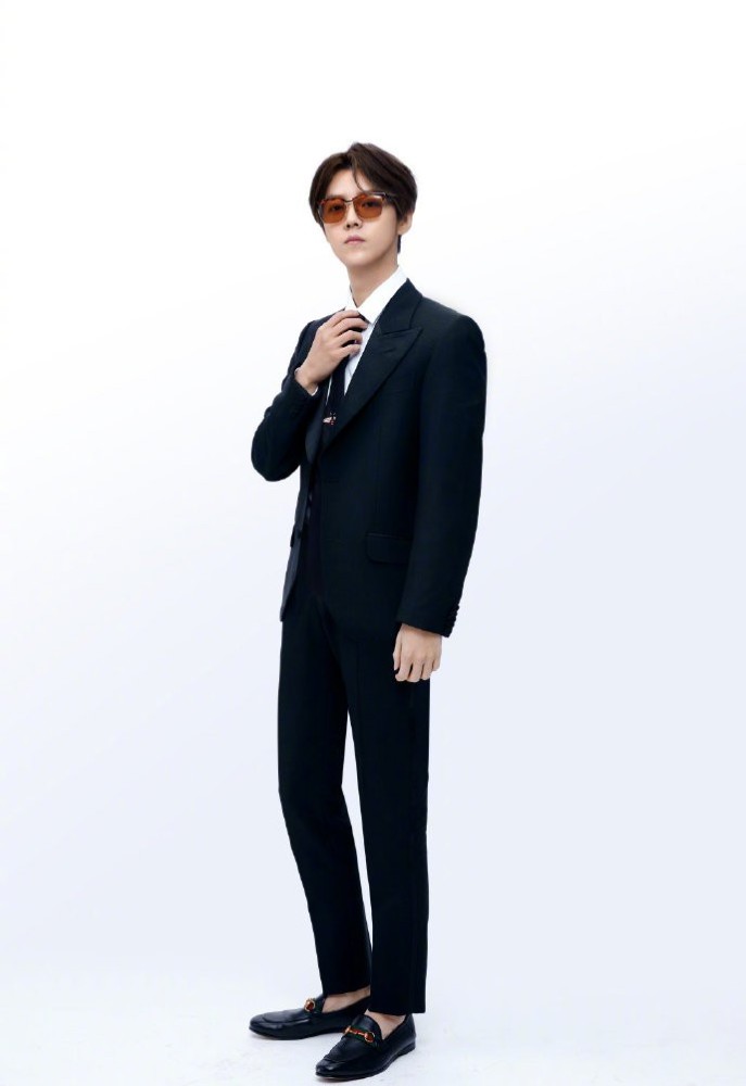 鹿晗西装墨镜杀