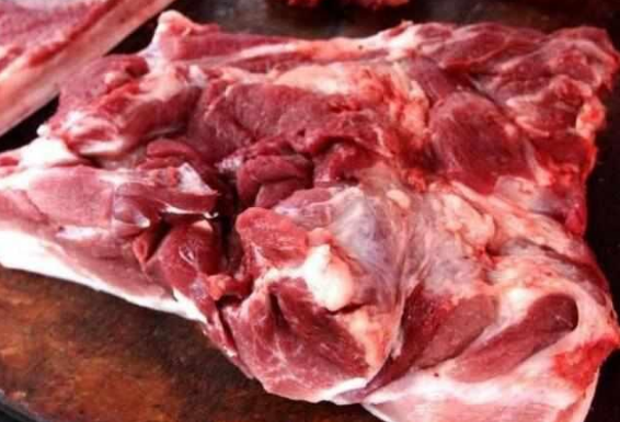 鲜猪肉和"死猪肉"有啥区别?老厨师教你3招,一眼就能分辨出来