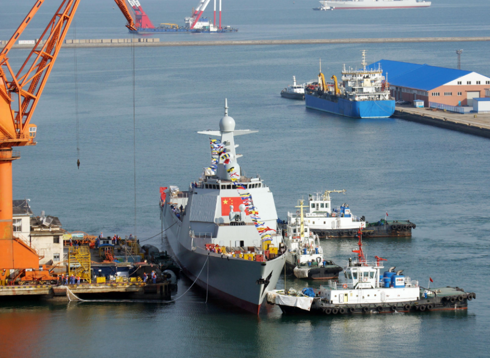 年底再传惊喜首艘加长版052d驱逐舰正式交付舷号舰徽曝光