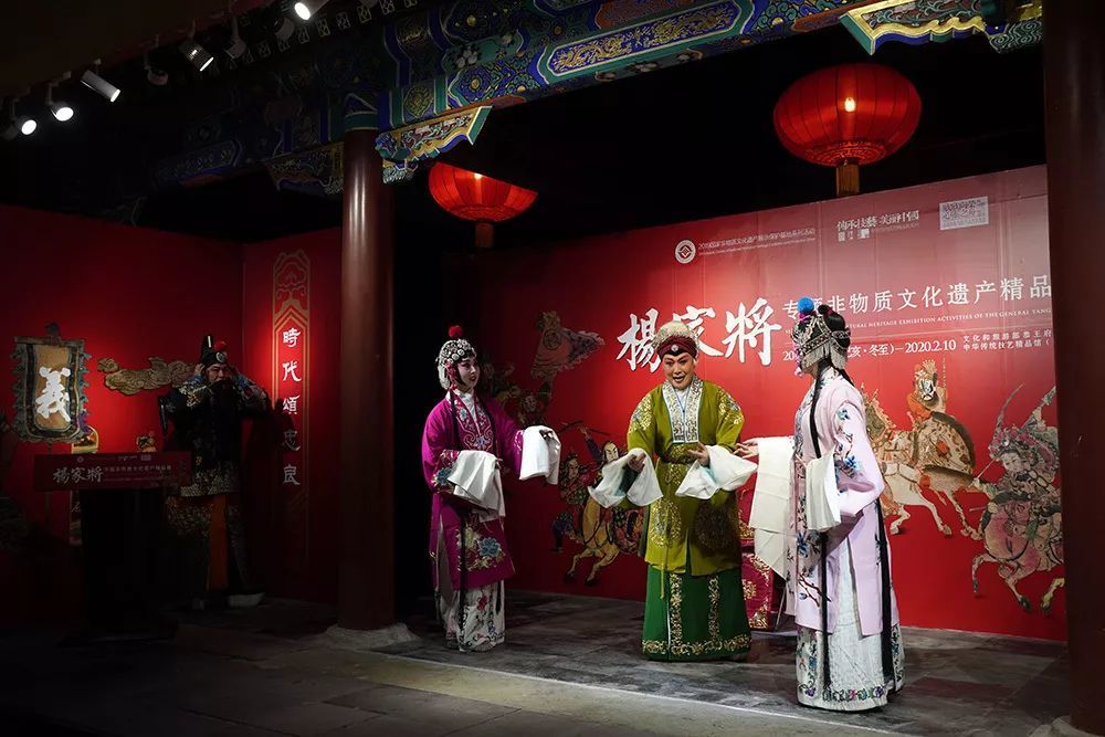 演员在开幕式上表演河南滑县大弦戏《杨府挑将》中国日报记者 姜东 摄