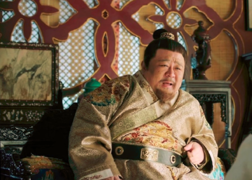 靠《大明风华》再翻红!55岁"狄仁杰"梁冠华被赞最接地气太子
