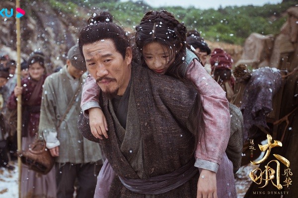 睁看着自己的父母被杀死,跟随义父飘零,好不容易可以救三万多靖难遗孤