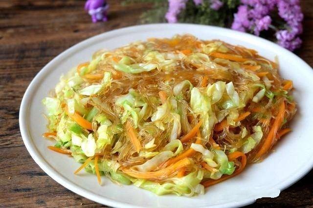 美食精选:圆白菜炒粉丝,高纤减肥餐,金针培根卷,木耳香菇打卤面