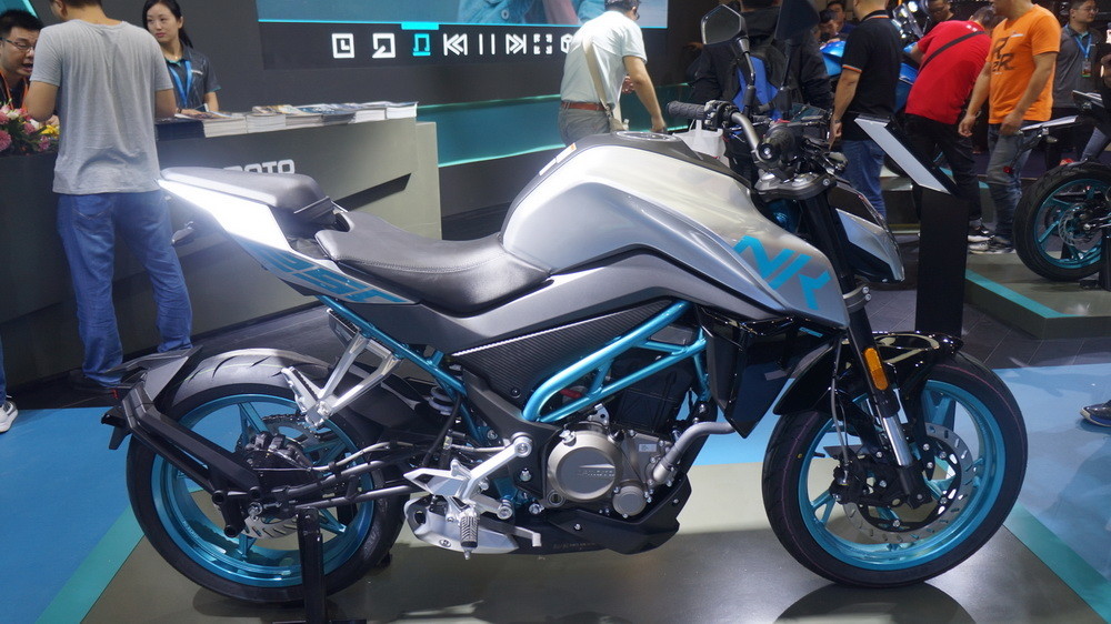 极速128的春风摩托车!水冷引擎 6速,液晶仪表 前后碟刹,1万多