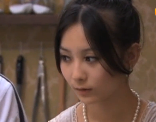 还记得《铠甲勇士》的杨欢迎吗?如今和易烊千玺拍戏,美到不敢认