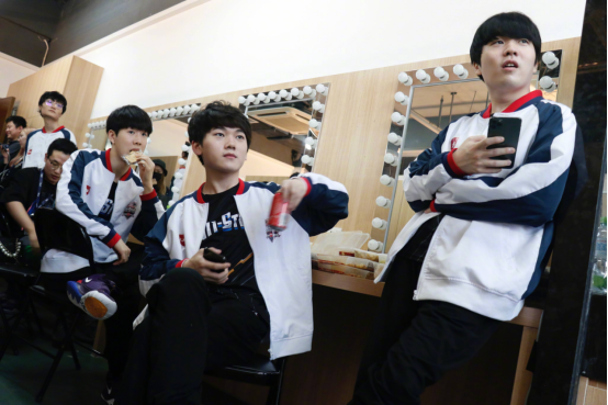 ig定妆照出现了 新赛季就少了阿水一个?粉丝们心急如焚