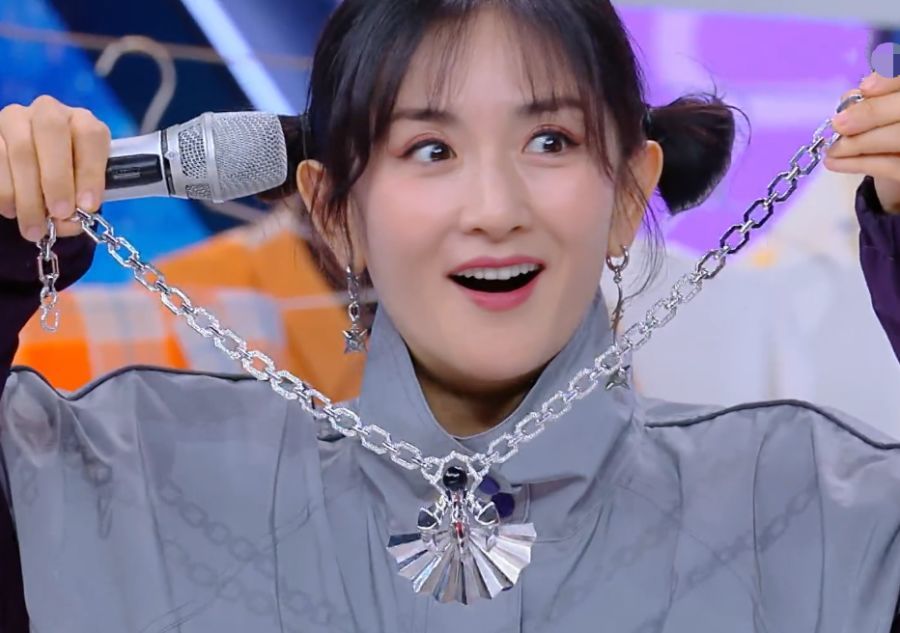 吴亦凡送谢娜奢侈项链,谢娜回送口哨太抠门?得知价格后,打扰了