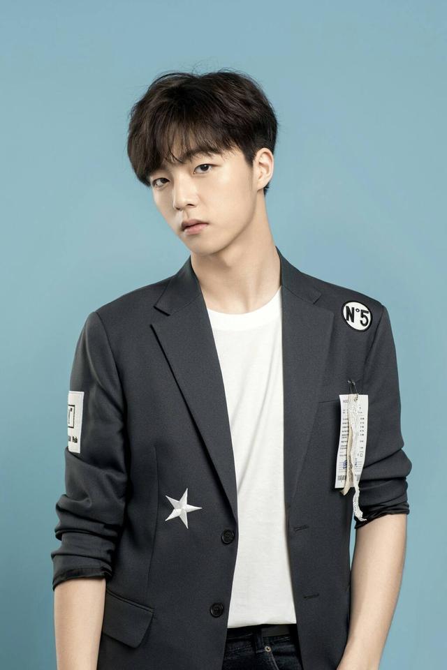 北京卫视跨年晚会节目腾格尔和张韶涵合唱张靓颖和周笔畅同台