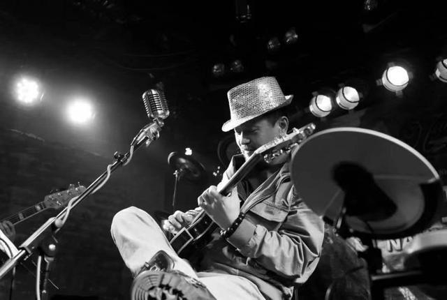 歌手老钱与妻子自杀身亡膝下育有独生女被赞教父级音乐人