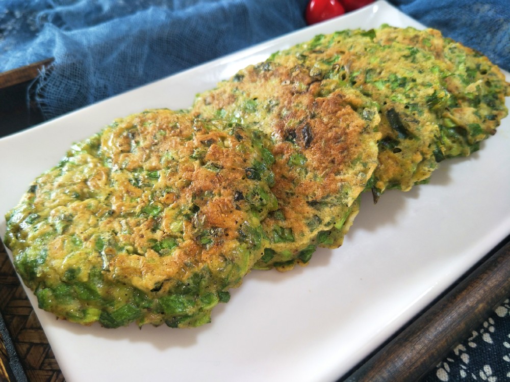 1把韭菜2个鸡蛋简单一摊味道鲜美上桌就被抢光了