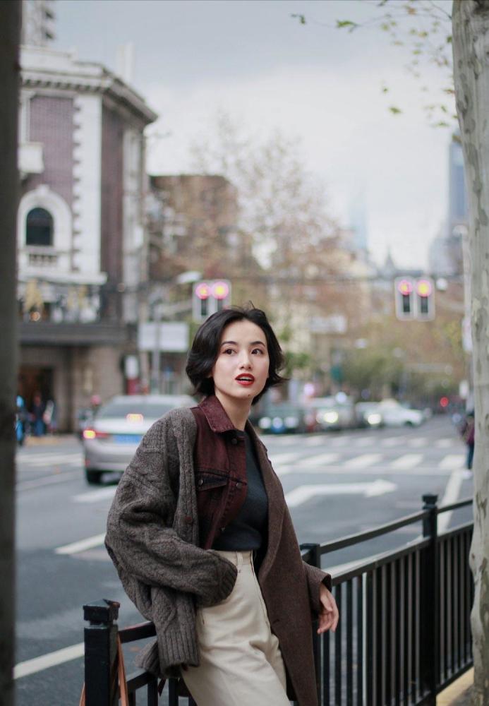 40岁女人如何穿,既不装嫩又时尚大方,减龄效果又恰到好处?