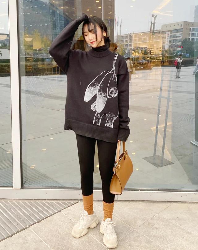 今冬爆火的袜子包裤脚穿法学她们这样搭最好看时髦又显高