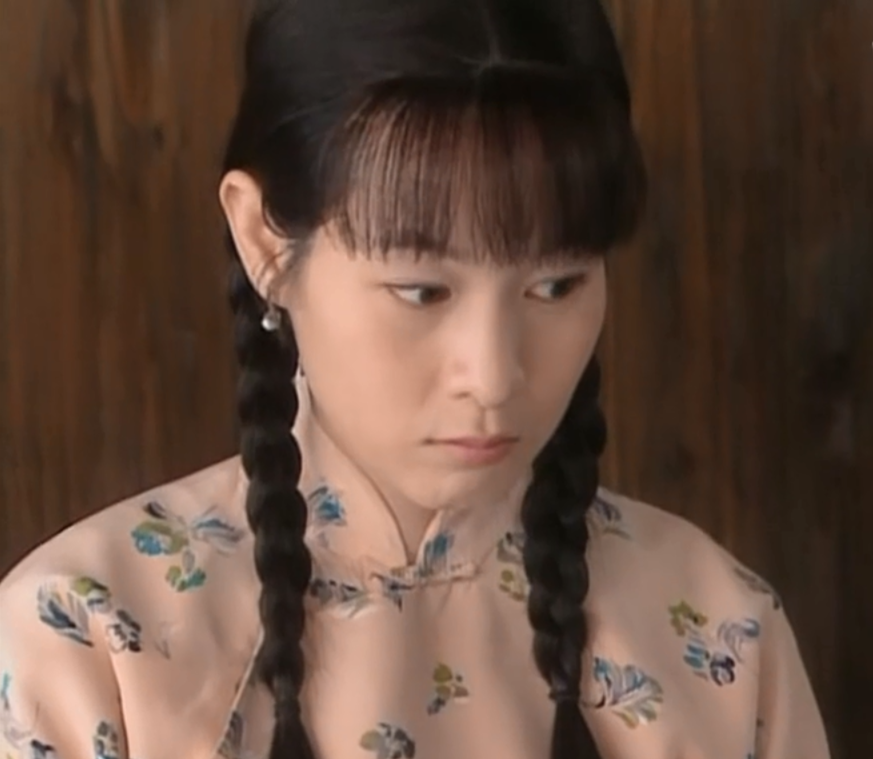 张幼仪剧照怀胎8月去柏林,找七弟几个月后,七弟张景秋来看望她,一进门