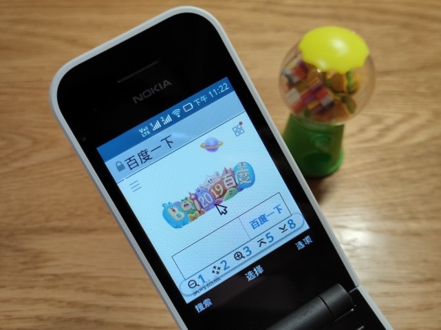 久违了,翻盖经典版的诺基亚 2720