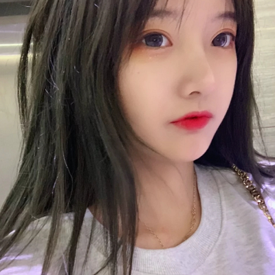 了解套璐璐的小伙伴应该知道,在她的自拍照当中,虽