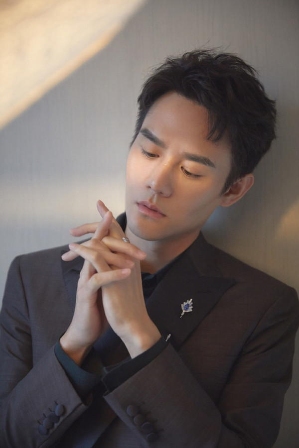 有一段时间,王凯的手还上了热搜,纤细白皙的手指让女生都非常的羡慕