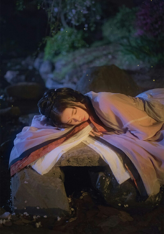 唯美·古风女生头像:化雪总比下雪冷,结束总比开始疼