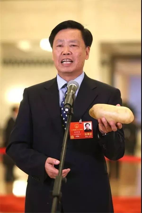 【"时代楷模"朱有勇】高德荣是独龙族群众脱贫攻坚的带头人,30多年