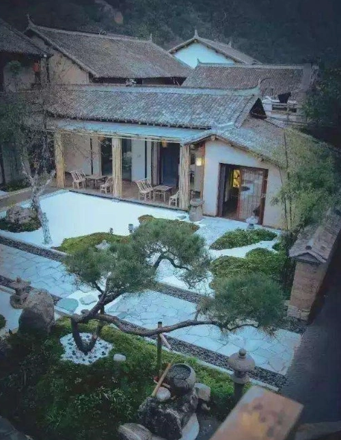 李子柒住的房子曝光,看清一个细节后,确定这是农村平房?