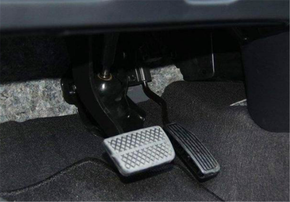 自动挡d挡上坡后溜车,用什么挡?