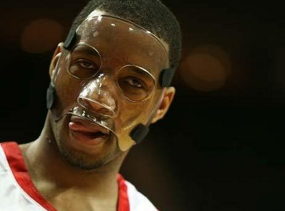 nba球星戴面具打球,作用是为了让自己更酷吗?科比:保护鼻梁