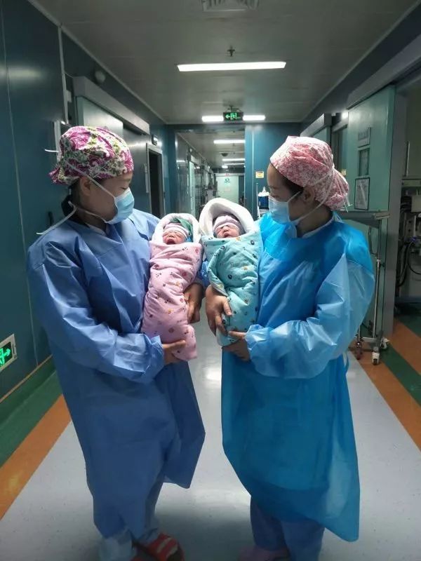 元旦宝宝来啦新年第一天济南一对双胞胎女宝出生