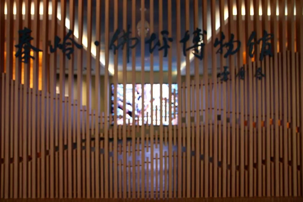 3,在熊猫谷景区,秦岭人与自然博物馆及秦岭·佛坪博物馆显要位置悬挂