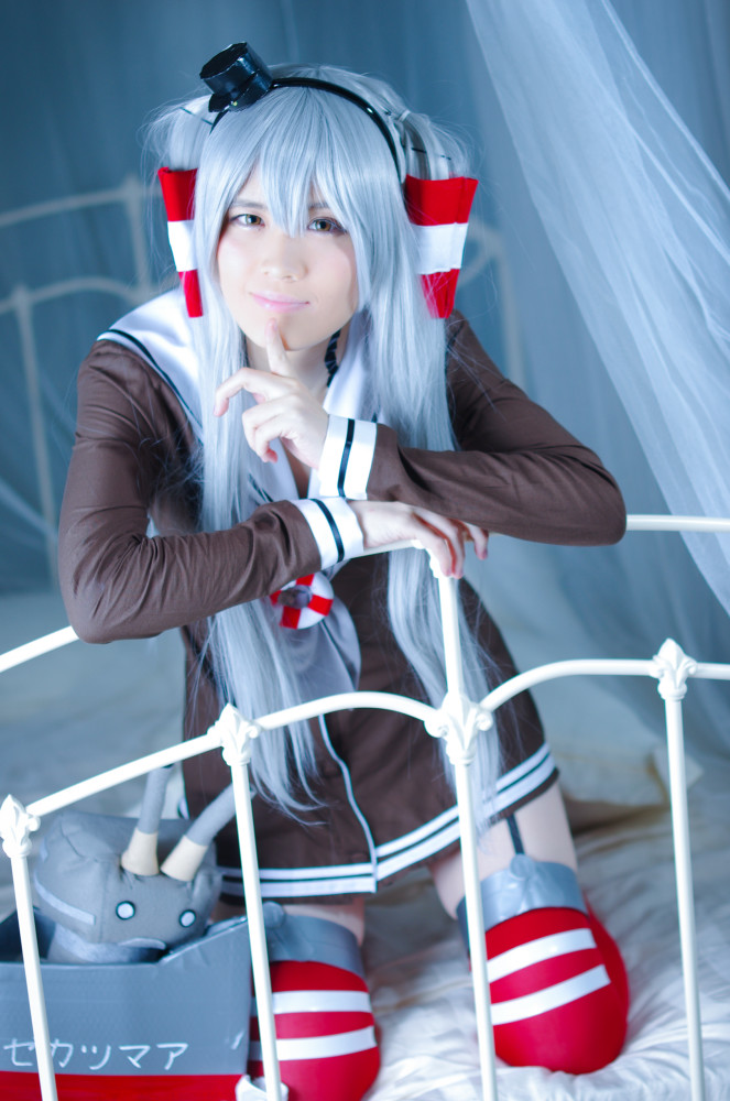 cos正片:床头发呆的舰娘天津风,粉色薄唇动人心神