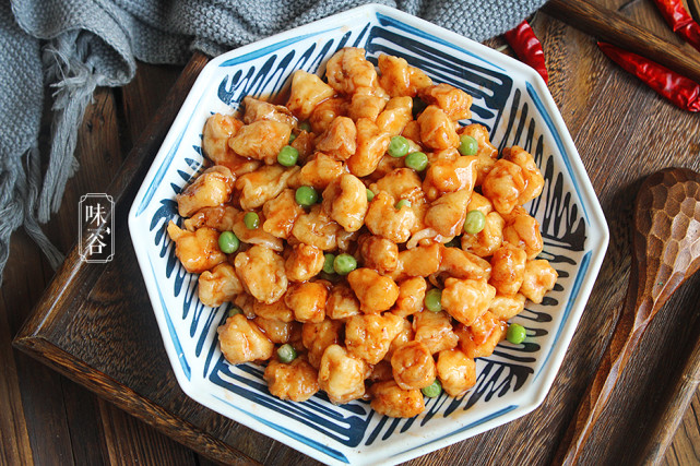 过年鸡肉这做法,酸甜可口,比宫保鸡丁好吃,用来配饭没得说