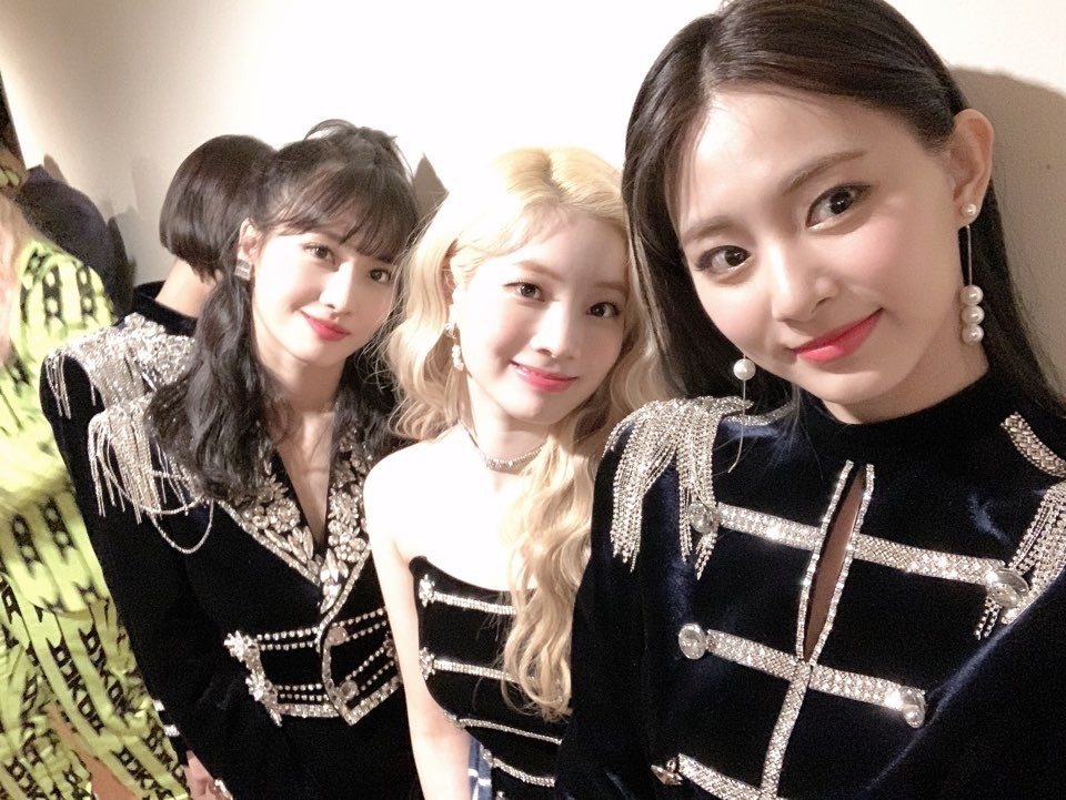 twice组合成员新年合影,8位成员美得也太过可爱了