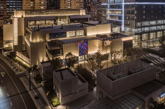 博华广场外景博华广场由知名的地产公司美国汉斯集团打造,囊括了60层