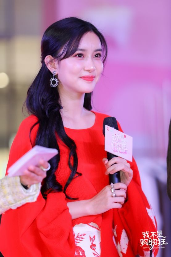 我不是购物狂跨界pk惹围观今晚22点孟子义捍卫最强柜姐称号