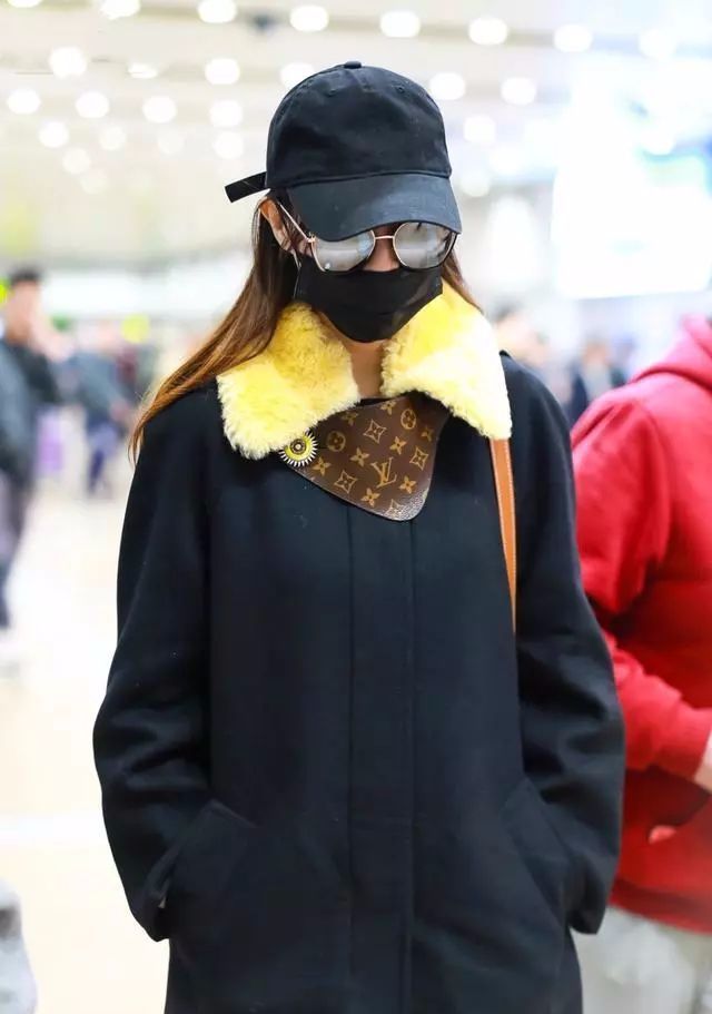 唐嫣婚后好高调,穿3万8的大衣故意露出lv标签,网友:罗晋送的吧