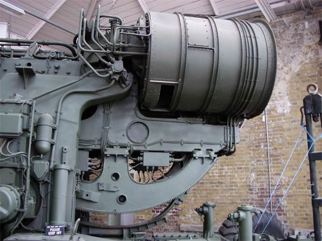 高射炮的巅峰之作英国采用弹鼓供弹的127毫米高炮96发每分钟