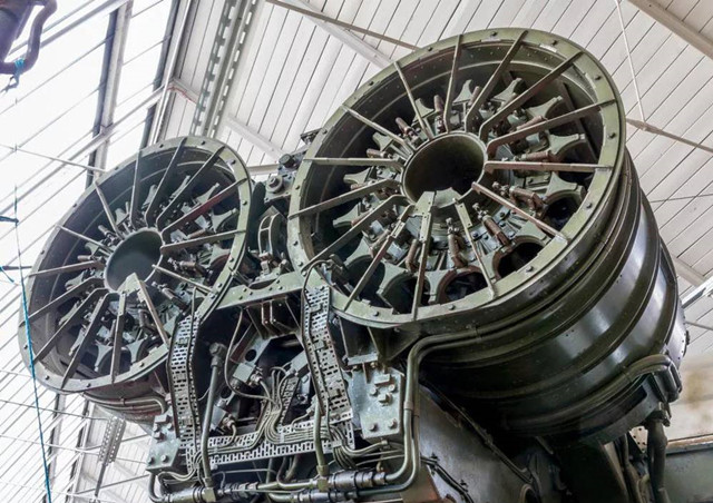 高射炮的巅峰之作英国采用弹鼓供弹的127毫米高炮96发每分钟