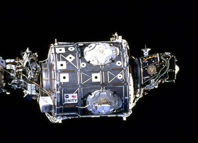 发射时间:1998年12月4日从nasa奋进号航天飞机所看到的曙光号功能货舱