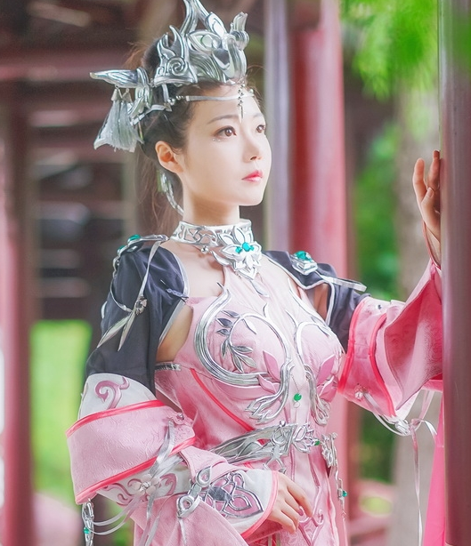 剑网3朔雪秀姐cosplay,典雅梦幻的小姐姐,让人一见倾心