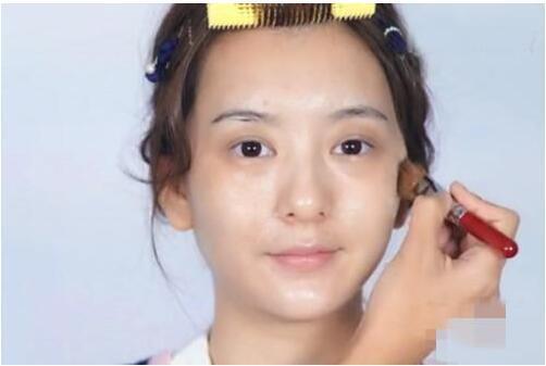 方媛|32岁方媛晒麻花辫造型，美颜后皮肤光滑似婴儿，去掉滤镜认不出