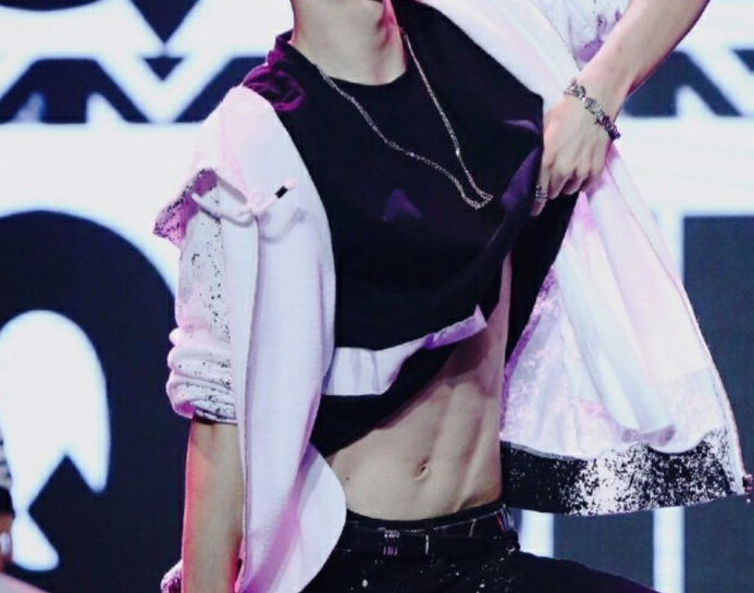 陈情男团秀腹肌躲过了蓝忘机和薛洋看到魏无羡扛不住了