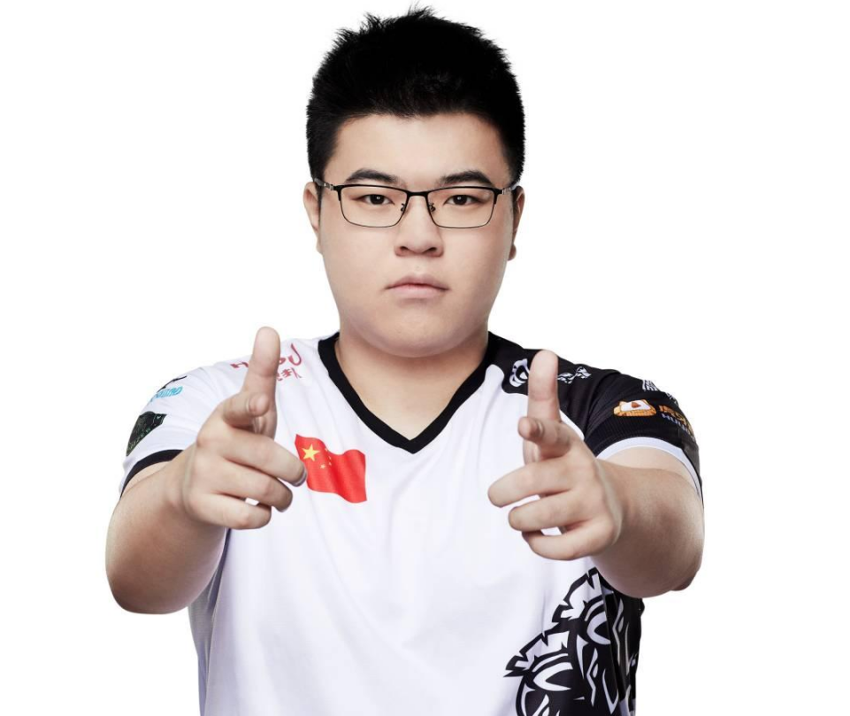 韦神深夜聊lpl选手uzi很好玩也很纯粹厂长打游戏太较真