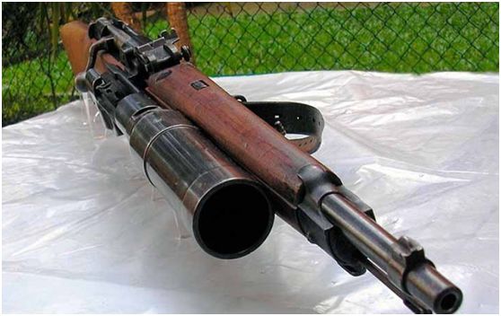 大部分枪榴弹发射器都是在步枪的枪口上安装一个枪榴弹的发射管