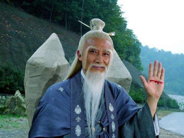 近照曝光梳着大背头:冻龄男神!