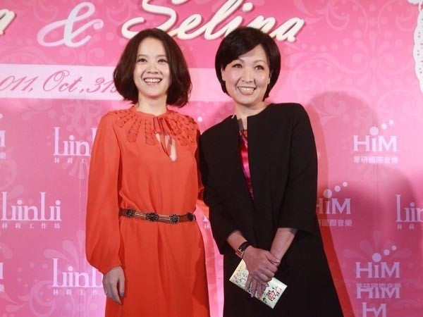 宝妈王美华肿瘤开刀后回诊情况曝光曾宝仪携家人陪她欢度新年