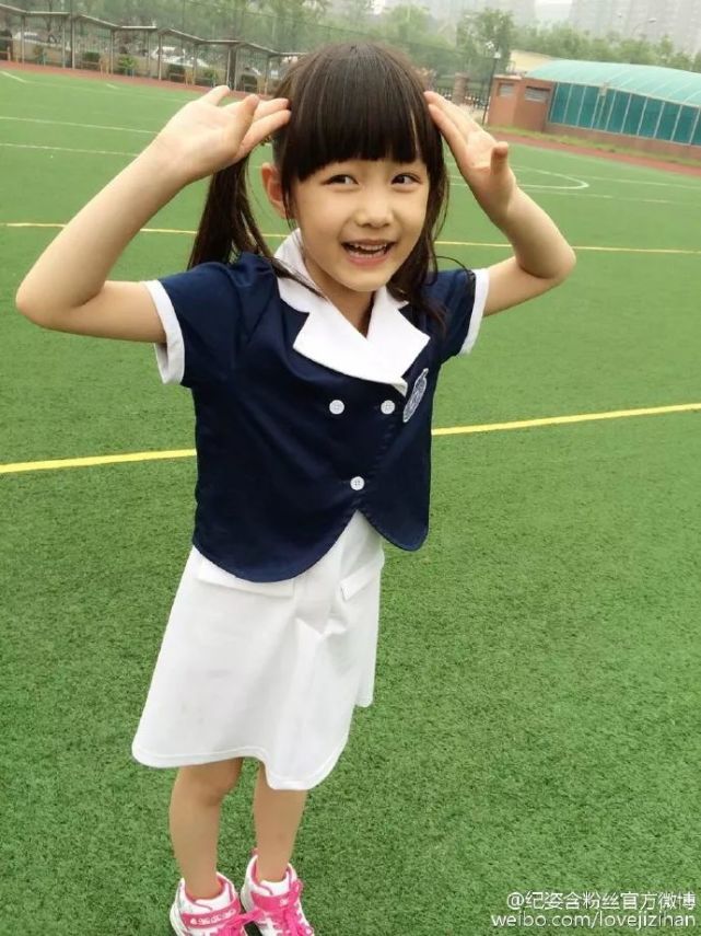 还记得《虎妈猫爸》里的茜茜吗?她现在长这样