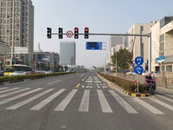 上海首条合乘车道启用单人单车不得入道
