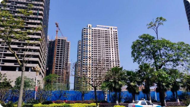 防城港没夭折金港中心高度却已经折到了腰