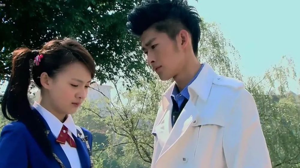 强行捆绑郑爽回归微博是不是张翰以后的用词量越来越少了