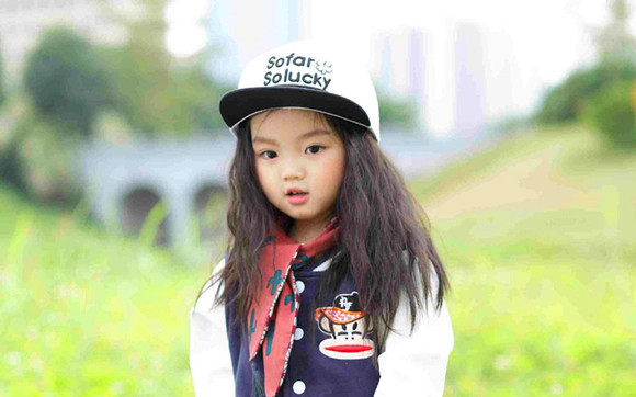 阿拉蕾,来自广东惠州,在《爸爸去哪儿第四季》中和明星董力组成父女cp