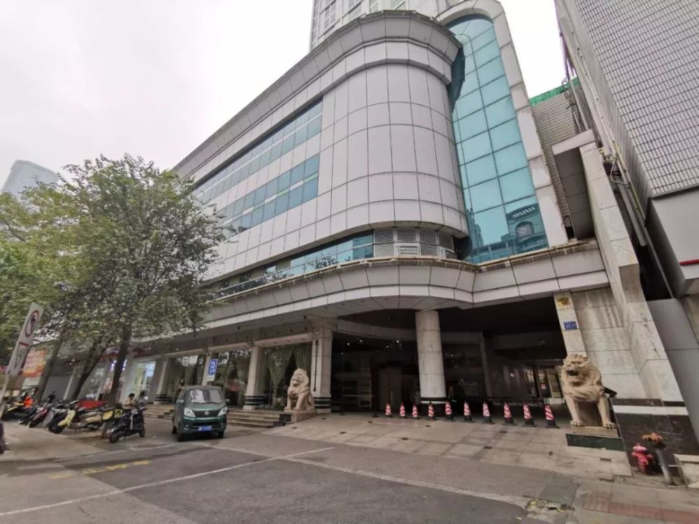 丽晶大酒店位于柳州传统的五星商圈范围,在繁华的龙城路上,除了招待