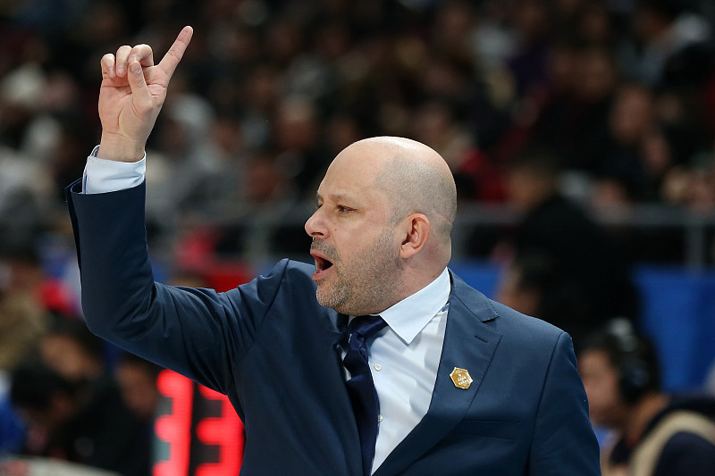 雅尼斯:双塔在努力融入球队 还不清楚方硕伤得多重